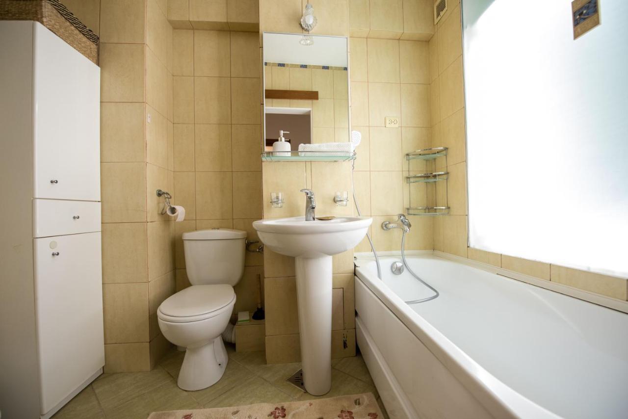 Cozy Apartment In Suceava Esterno foto